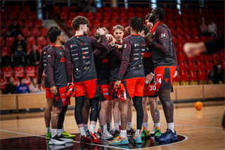 34. kolo Tipos SBL: BC Prievidza - BC Komárno 79:81 (Lukáš Droppan)	