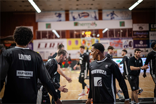 34. kolo Tipos SBL: BC Prievidza - BC Komárno 79:81 (Lukáš Droppan)	