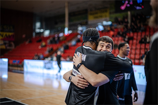 34. kolo Tipos SBL: BC Prievidza - BC Komárno 79:81 (Lukáš Droppan)	