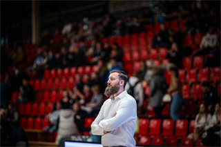 34. kolo Tipos SBL: BC Prievidza - BC Komárno 79:81 (Lukáš Droppan)	