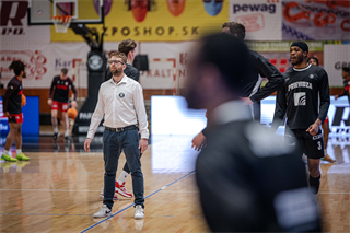 34. kolo Tipos SBL: BC Prievidza - BC Komárno 79:81 (Lukáš Droppan)	