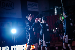 34. kolo Tipos SBL: BC Prievidza - BC Komárno 79:81 (Lukáš Droppan)	