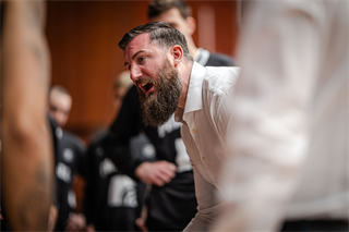 34. kolo Tipos SBL: BC Prievidza - BC Komárno 79:81 (Lukáš Droppan)	