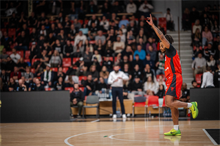 34. kolo Tipos SBL: BC Prievidza - BC Komárno 79:81 (Lukáš Droppan)	