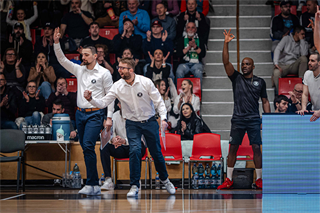 34. kolo Tipos SBL: BC Prievidza - BC Komárno 79:81 (Lukáš Droppan)	