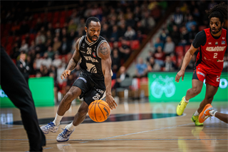 34. kolo Tipos SBL: BC Prievidza - BC Komárno 79:81 (Lukáš Droppan)	