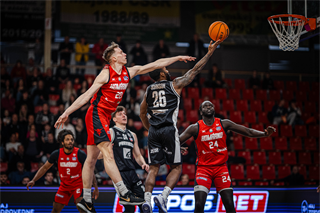34. kolo Tipos SBL: BC Prievidza - BC Komárno 79:81 (Lukáš Droppan)	