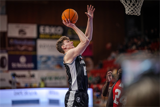 34. kolo Tipos SBL: BC Prievidza - BC Komárno 79:81 (Lukáš Droppan)	