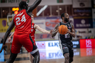 34. kolo Tipos SBL: BC Prievidza - BC Komárno 79:81 (Lukáš Droppan)	