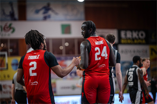 34. kolo Tipos SBL: BC Prievidza - BC Komárno 79:81 (Lukáš Droppan)	