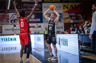 34. kolo Tipos SBL: BC Prievidza - BC Komárno 79:81 (Lukáš Droppan)	
