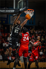 34. kolo Tipos SBL: BC Prievidza - BC Komárno 79:81 (Lukáš Droppan)	