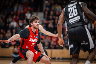 34. kolo Tipos SBL: BC Prievidza - BC Komárno 79:81 (Lukáš Droppan)	