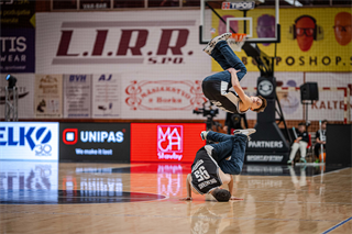 34. kolo Tipos SBL: BC Prievidza - BC Komárno 79:81 (Lukáš Droppan)	