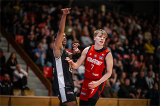 34. kolo Tipos SBL: BC Prievidza - BC Komárno 79:81 (Lukáš Droppan)	
