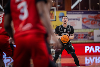 34. kolo Tipos SBL: BC Prievidza - BC Komárno 79:81 (Lukáš Droppan)	