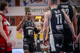 34. kolo Tipos SBL: BC Prievidza - BC Komárno 79:81 (Lukáš Droppan)	