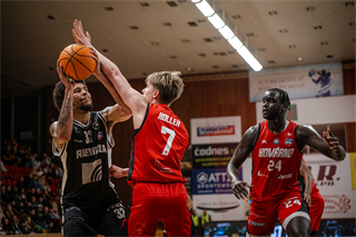34. kolo Tipos SBL: BC Prievidza - BC Komárno 79:81 (Lukáš Droppan)	