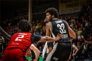 34. kolo Tipos SBL: BC Prievidza - BC Komárno 79:81 (Lukáš Droppan)	