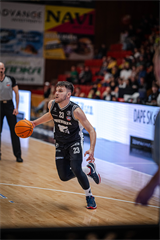 34. kolo Tipos SBL: BC Prievidza - BC Komárno 79:81 (Lukáš Droppan)	