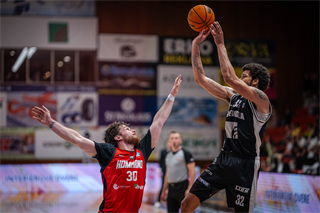 34. kolo Tipos SBL: BC Prievidza - BC Komárno 79:81 (Lukáš Droppan)	