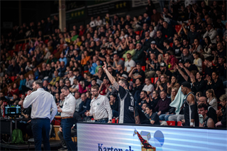 34. kolo Tipos SBL: BC Prievidza - BC Komárno 79:81 (Lukáš Droppan)	