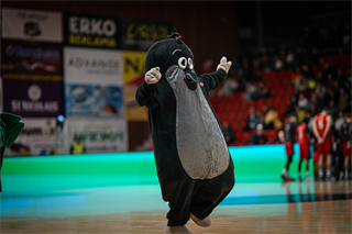 34. kolo Tipos SBL: BC Prievidza - BC Komárno 79:81 (Lukáš Droppan)	