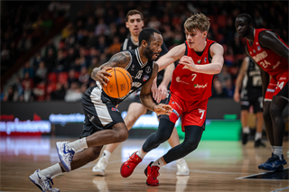 34. kolo Tipos SBL: BC Prievidza - BC Komárno 79:81 (Lukáš Droppan)	