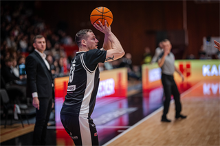 34. kolo Tipos SBL: BC Prievidza - BC Komárno 79:81 (Lukáš Droppan)	