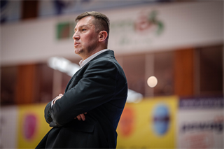 34. kolo Tipos SBL: BC Prievidza - BC Komárno 79:81 (Lukáš Droppan)	