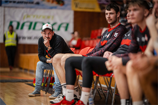 34. kolo Tipos SBL: BC Prievidza - BC Komárno 79:81 (Lukáš Droppan)	