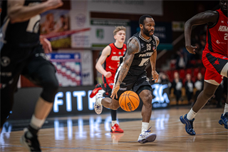34. kolo Tipos SBL: BC Prievidza - BC Komárno 79:81 (Lukáš Droppan)	