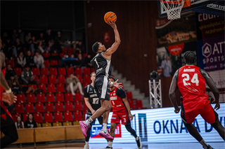 34. kolo Tipos SBL: BC Prievidza - BC Komárno 79:81 (Lukáš Droppan)	