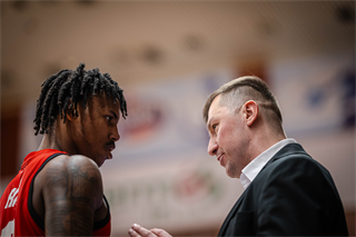 34. kolo Tipos SBL: BC Prievidza - BC Komárno 79:81 (Lukáš Droppan)	