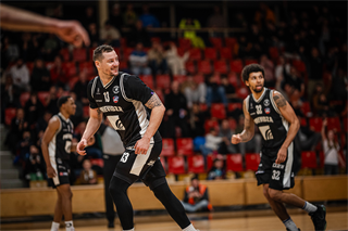 34. kolo Tipos SBL: BC Prievidza - BC Komárno 79:81 (Lukáš Droppan)	