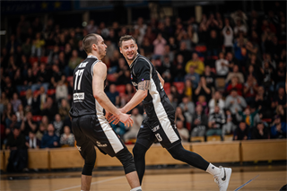 34. kolo Tipos SBL: BC Prievidza - BC Komárno 79:81 (Lukáš Droppan)	