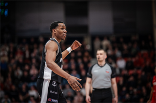 34. kolo Tipos SBL: BC Prievidza - BC Komárno 79:81 (Lukáš Droppan)	