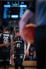 34. kolo Tipos SBL: BC Prievidza - BC Komárno 79:81 (Lukáš Droppan)	