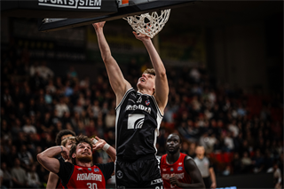 34. kolo Tipos SBL: BC Prievidza - BC Komárno 79:81 (Lukáš Droppan)	