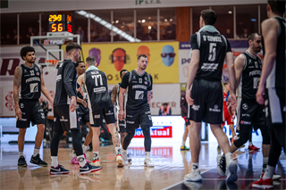 34. kolo Tipos SBL: BC Prievidza - BC Komárno 79:81 (Lukáš Droppan)	