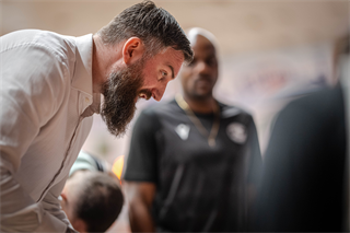 34. kolo Tipos SBL: BC Prievidza - BC Komárno 79:81 (Lukáš Droppan)	