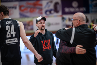 34. kolo Tipos SBL: BC Prievidza - BC Komárno 79:81 (Lukáš Droppan)	