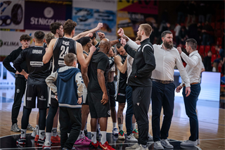34. kolo Tipos SBL: BC Prievidza - BC Komárno 79:81 (Lukáš Droppan)	