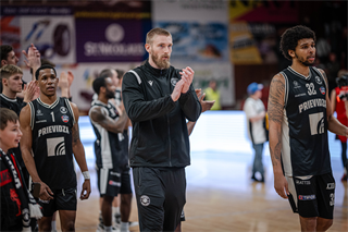 34. kolo Tipos SBL: BC Prievidza - BC Komárno 79:81 (Lukáš Droppan)	