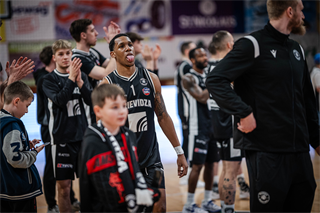 34. kolo Tipos SBL: BC Prievidza - BC Komárno 79:81 (Lukáš Droppan)	