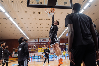 3. kolo TIPOS SBL: BC Prievidza - Nitra Blue Wings 72:74 (Vladimír Králik)