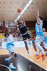 3. kolo TIPOS SBL: BC Prievidza - Nitra Blue Wings 72:74 (Vladimír Králik)