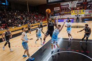3. kolo TIPOS SBL: BC Prievidza - Nitra Blue Wings 72:74 (Vladimír Králik)