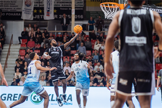 3. kolo TIPOS SBL: BC Prievidza - Nitra Blue Wings 72:74 (Vladimír Králik)