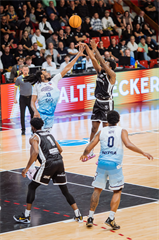 3. kolo TIPOS SBL: BC Prievidza - Nitra Blue Wings 72:74 (Vladimír Králik)